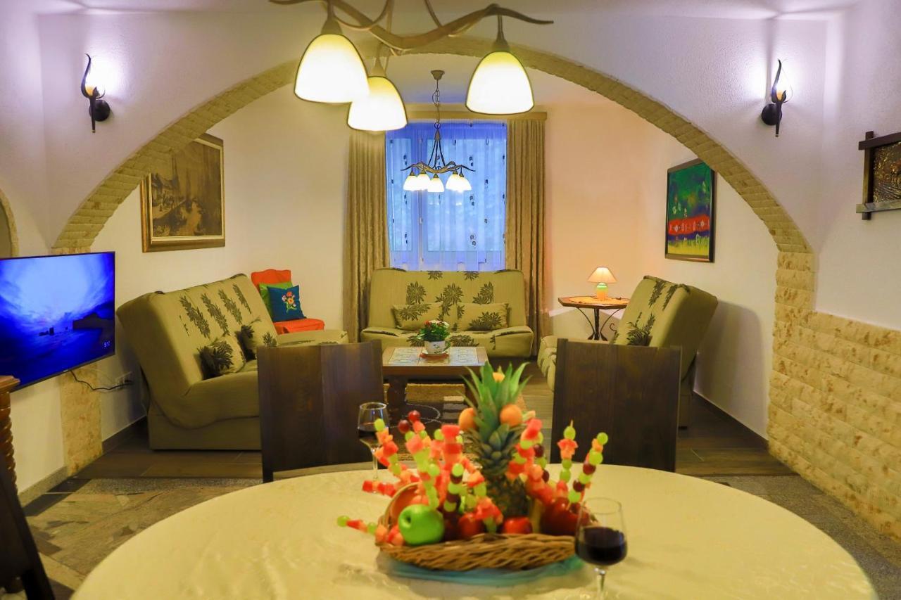 Apartments Oeneus Racic Екстериор снимка