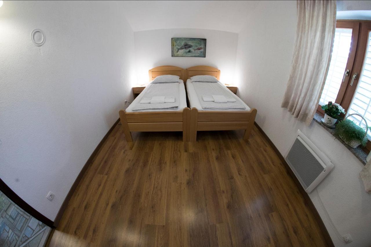 Apartments Oeneus Racic Екстериор снимка