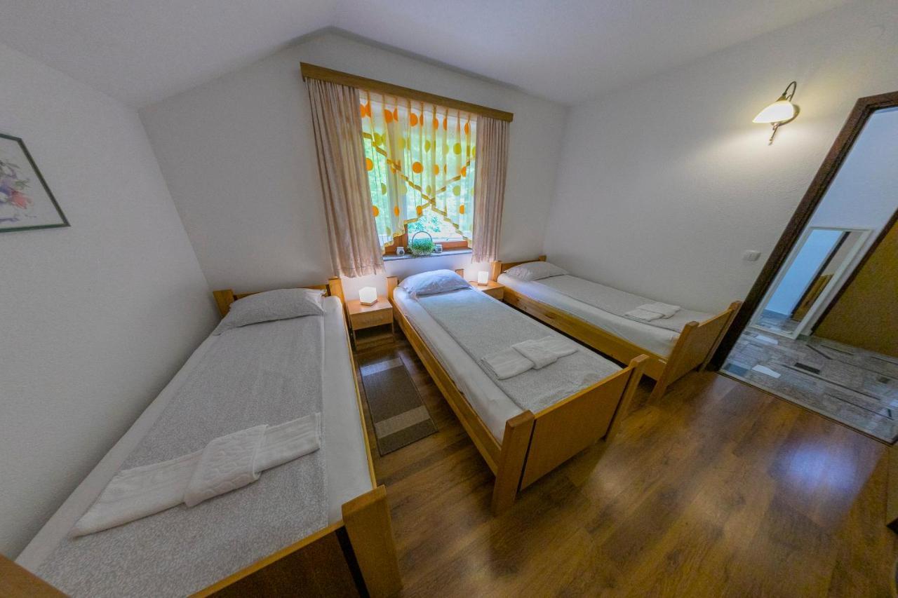 Apartments Oeneus Racic Екстериор снимка