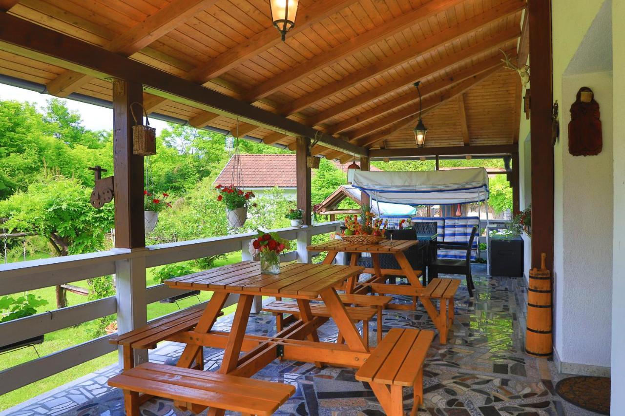 Apartments Oeneus Racic Екстериор снимка