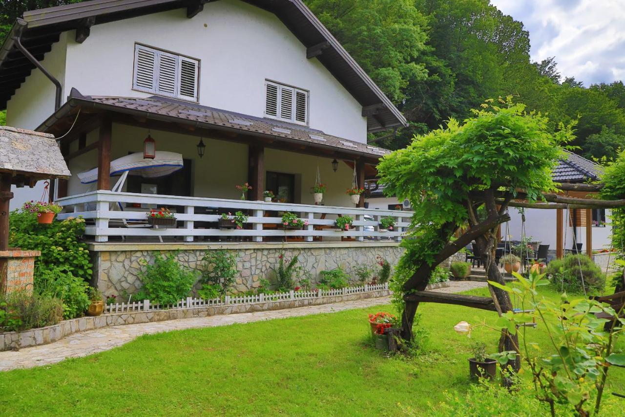 Apartments Oeneus Racic Екстериор снимка
