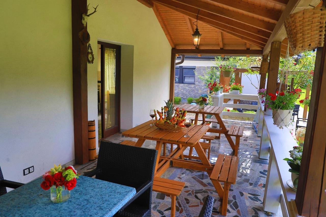 Apartments Oeneus Racic Екстериор снимка