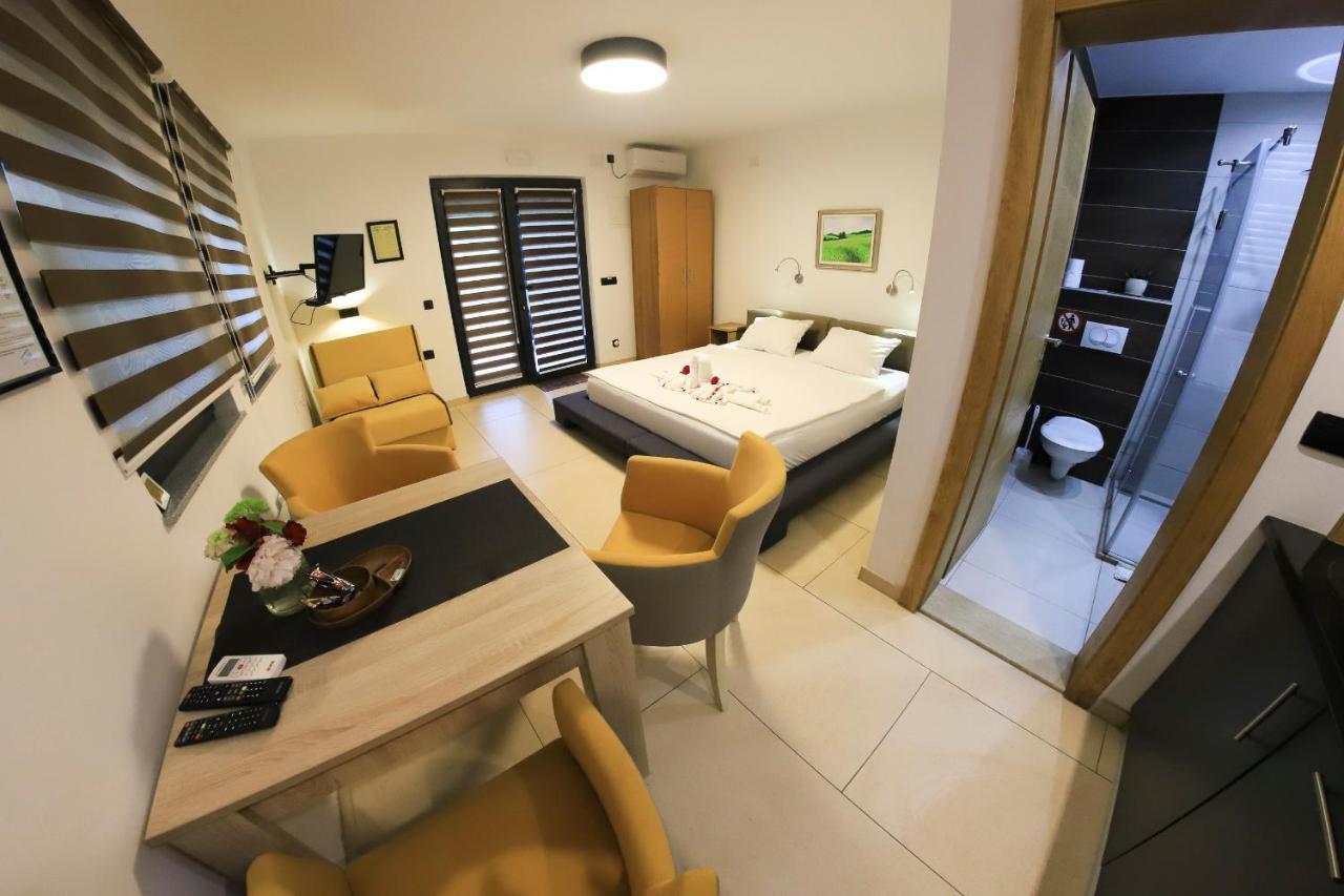 Apartments Oeneus Racic Екстериор снимка
