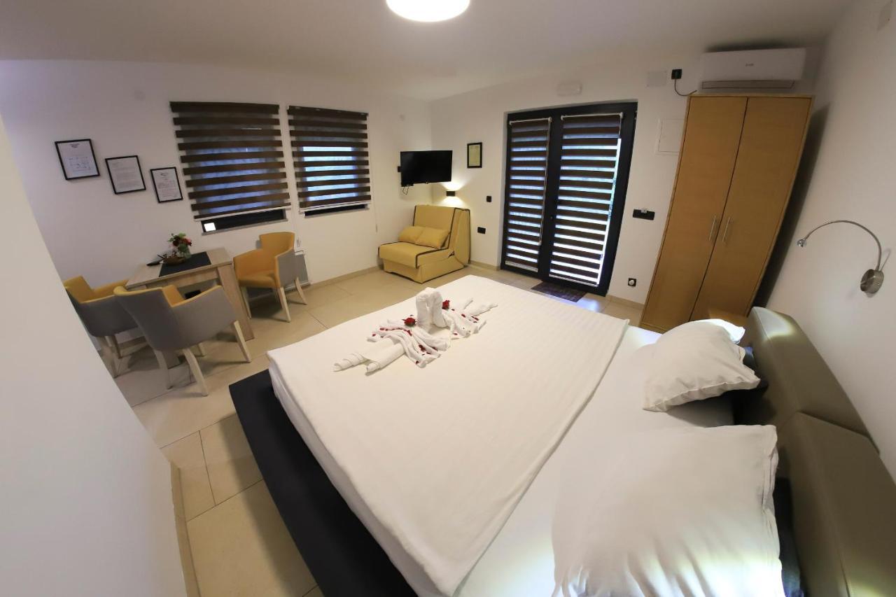 Apartments Oeneus Racic Екстериор снимка