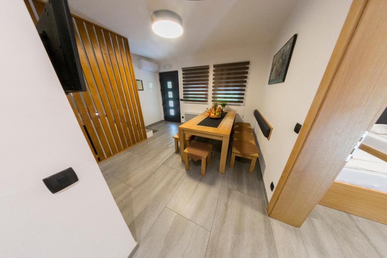 Apartments Oeneus Racic Екстериор снимка