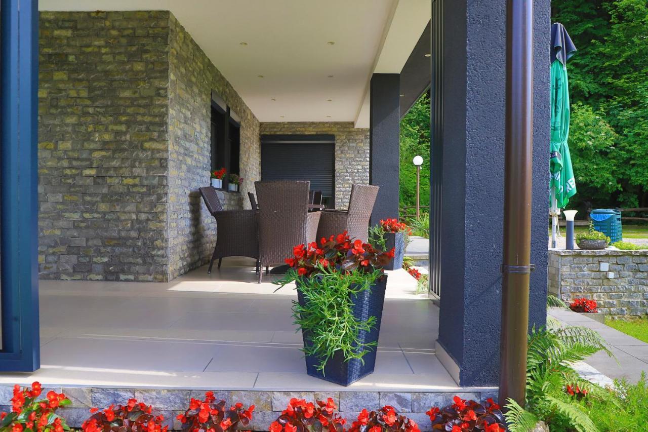 Apartments Oeneus Racic Екстериор снимка