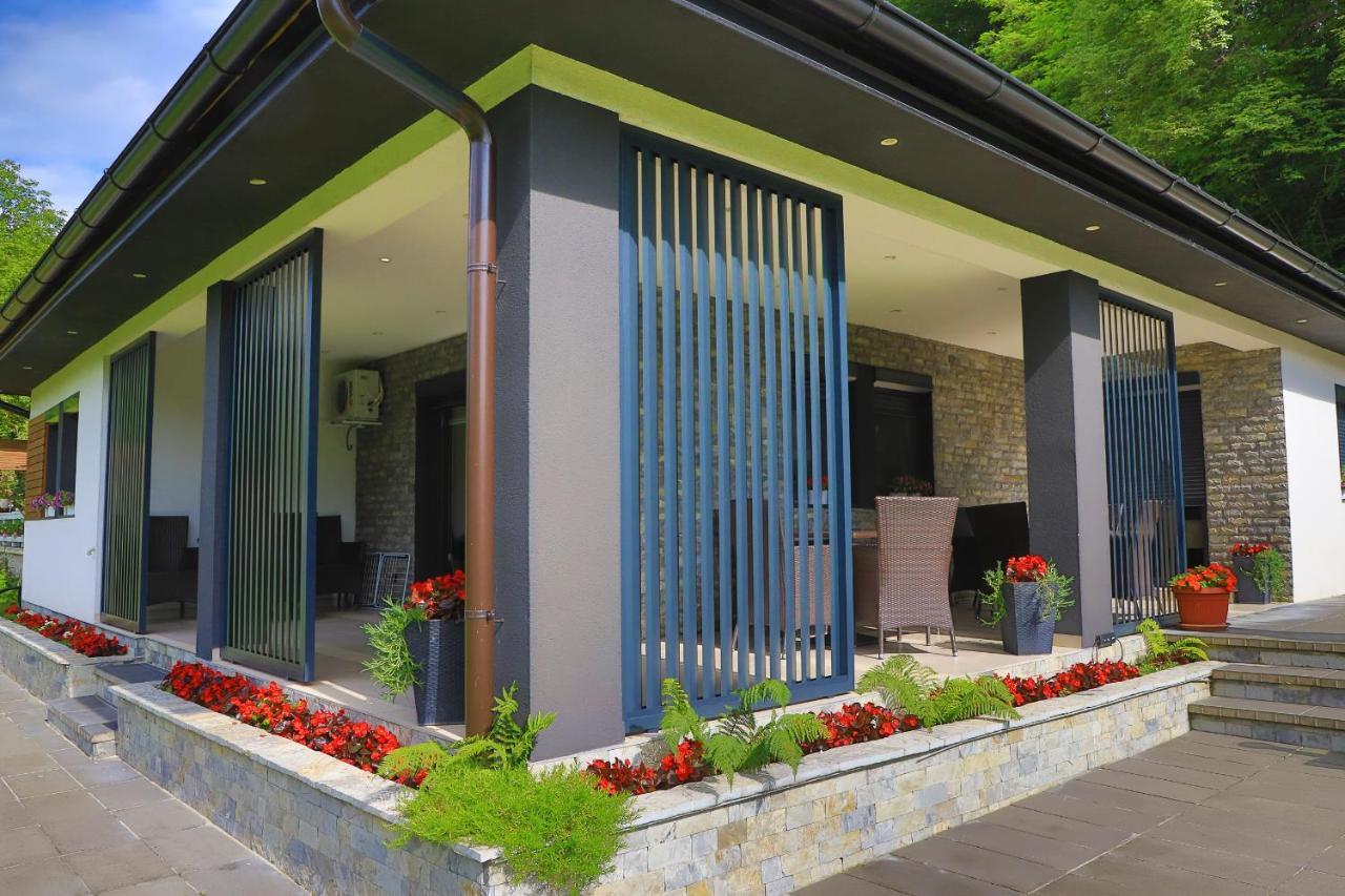 Apartments Oeneus Racic Екстериор снимка