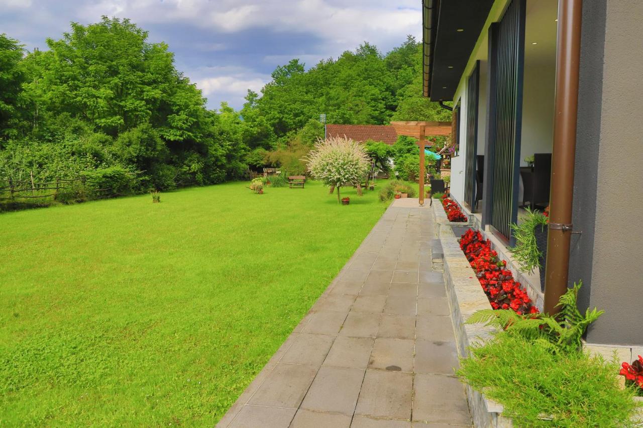 Apartments Oeneus Racic Екстериор снимка